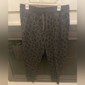 Old Navy leopard print / cheetah print loungewear joggers.